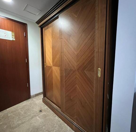 اتاق استاندارد سه نفره, فندق إي دبليو جي العزيزية