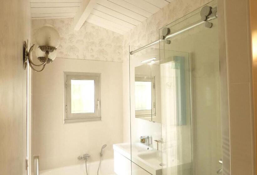 اتاق استاندارد با چشم‌انداز دریا, Chambre Bed And Breakfast Dans La Villa Cypra