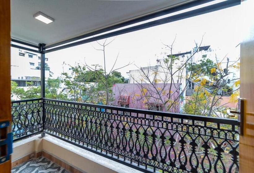 اتاق استاندارد سه تخته با بالکن, Lax Residency, White Town, Pondicherry