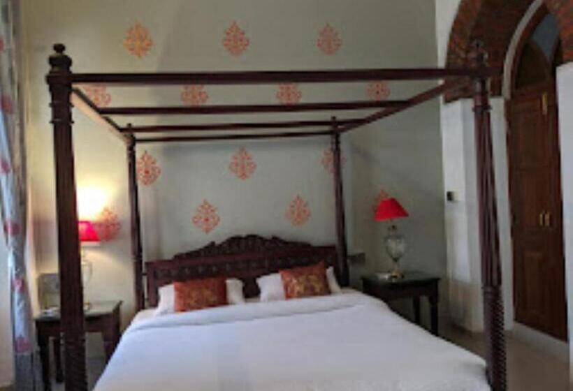 اتاق لوکس, Madhav Bagh   Royal Heritage Stay , Vadodara