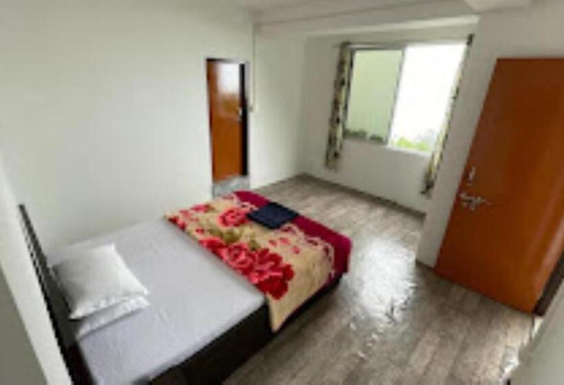 标准间, The Golden Nest Home Stay , Rongli