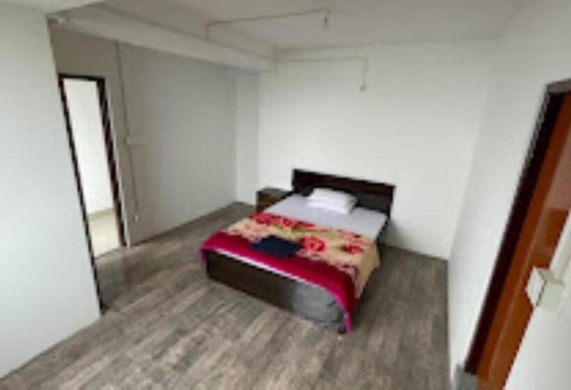 标准间, The Golden Nest Home Stay , Rongli