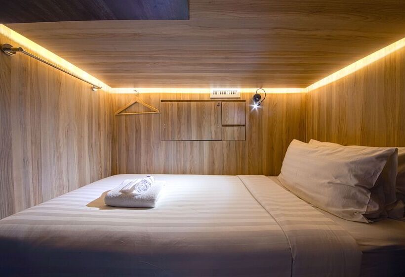 Capsule, Cube Boutique Capsule Hotel At Chinatown