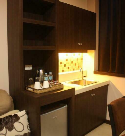 Люкс, Kew Hotel Tagbilaran