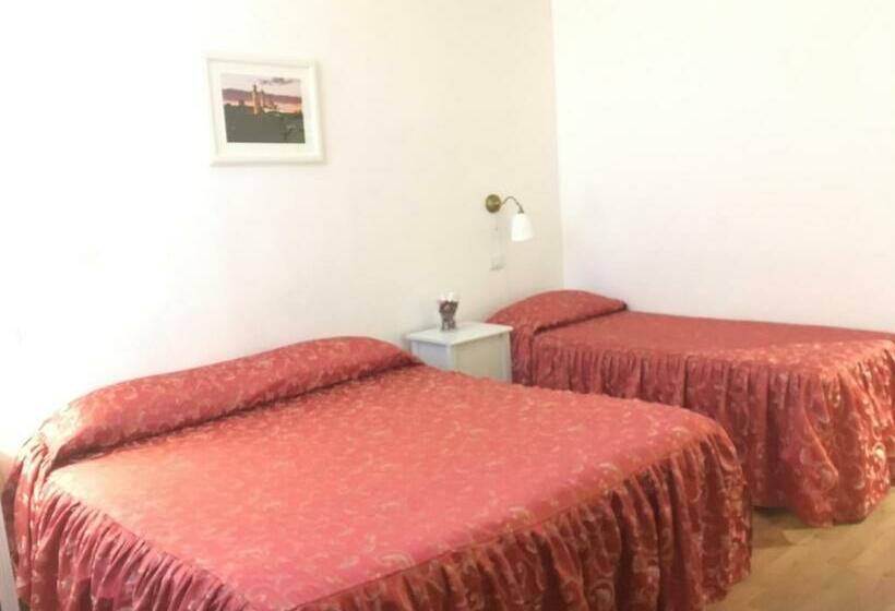 اتاق ساده سه‌ نفره, Relais La Corte Dei Cavalieri
