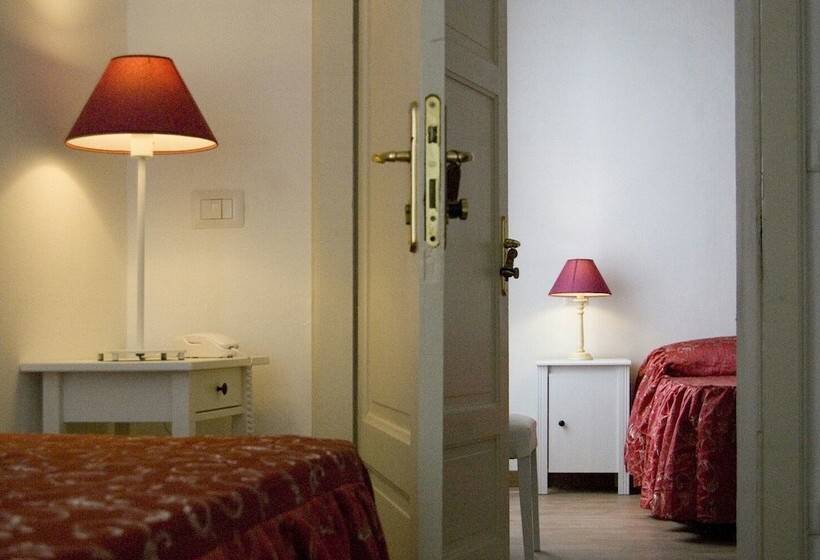 اتاق ساده سه‌ نفره, Relais La Corte Dei Cavalieri