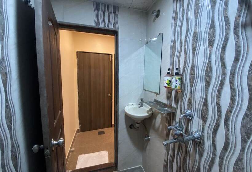Номер Deluxe, Royal Grand   Near Mumbai International Airport