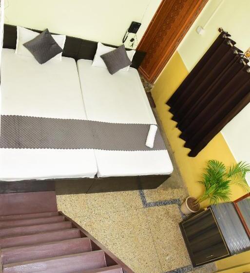 اتاق لوکس سه تخته, Rowdralaya Residency