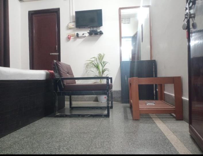 اتاق لوکس یک تخته, Rowdralaya Residency