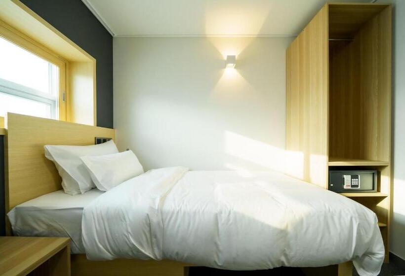 חדר סטנדרט יחיד, The Stay Hue Myeongdong