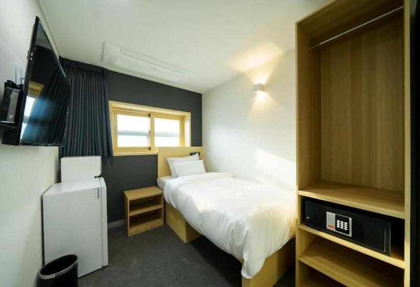 חדר סטנדרט יחיד, The Stay Hue Myeongdong