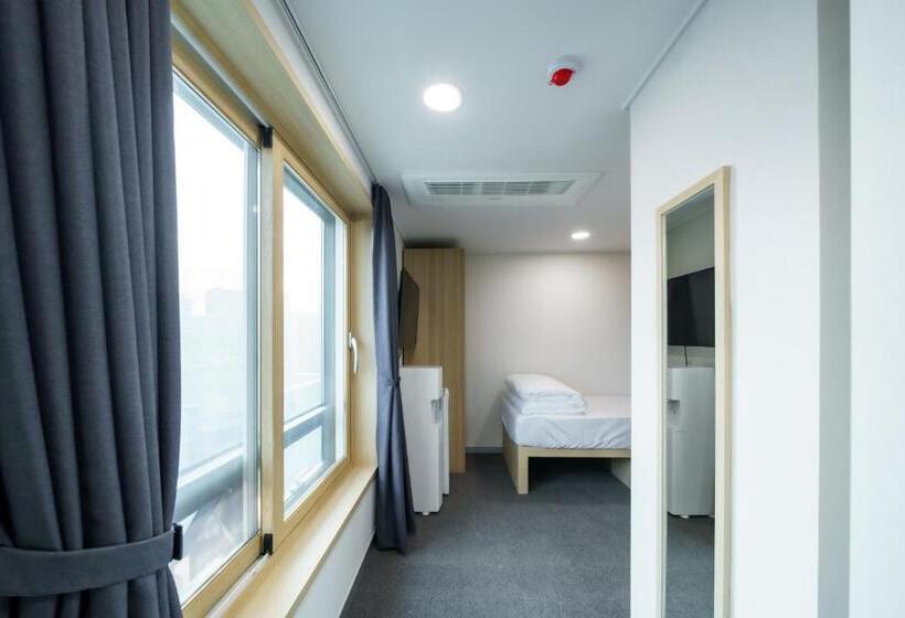 חדר סטנדרטי לשלושה עם נוף, The Stay Hue Myeongdong