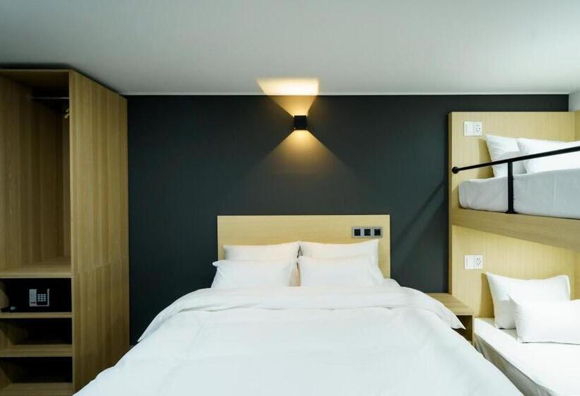 חדר משפחתי, The Stay Hue Myeongdong