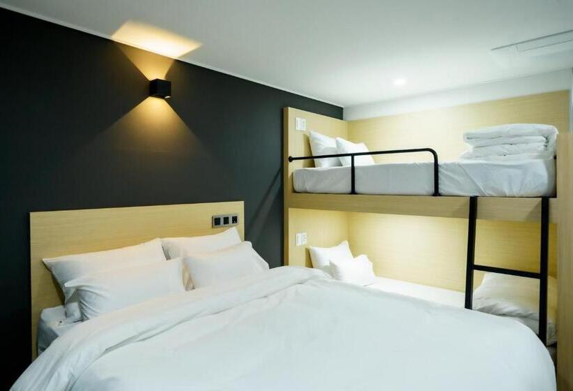 חדר משפחתי, The Stay Hue Myeongdong