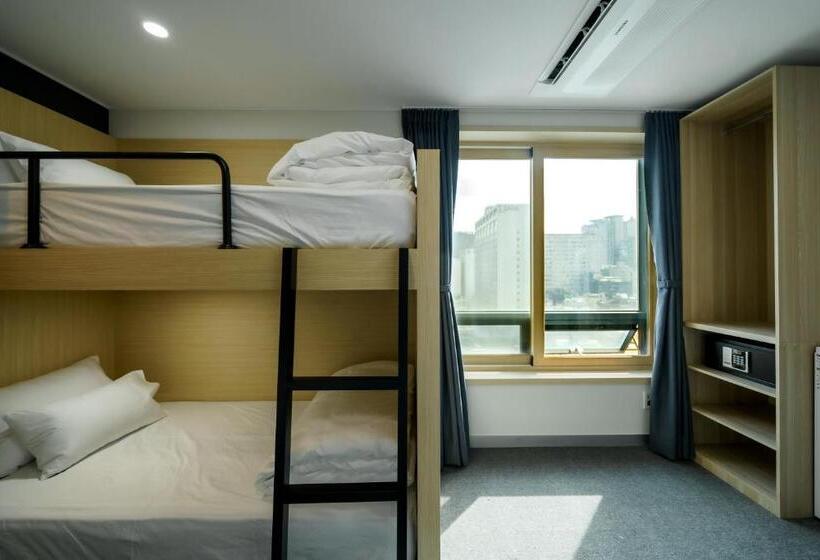 חדר משפחתי נוף להרים, The Stay Hue Myeongdong