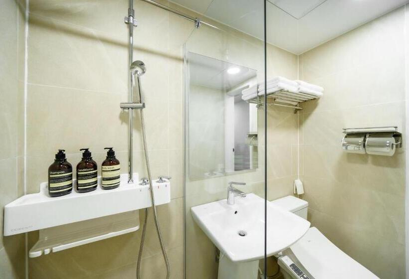 חדר משפחתי נוף להרים, The Stay Hue Myeongdong