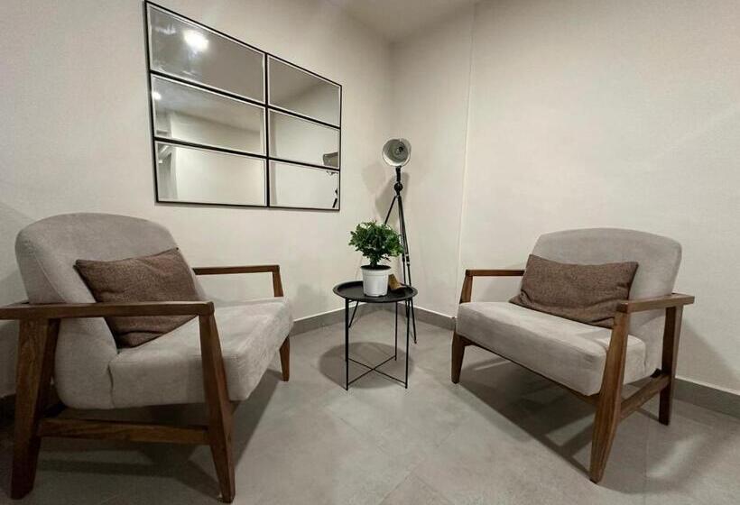 Quarto Estandar, Urban Circunvalación