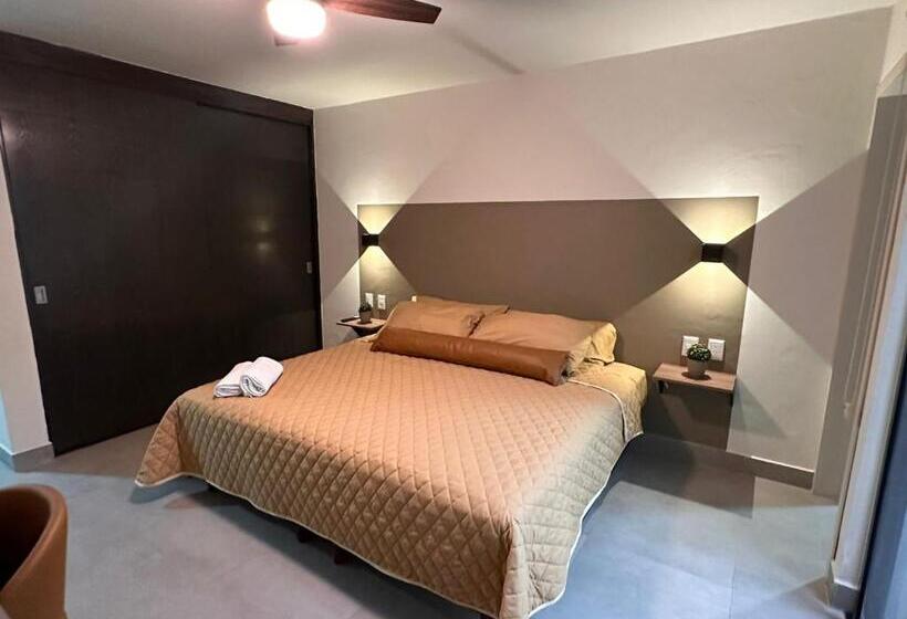 Quarto Deluxe, Urban Circunvalación