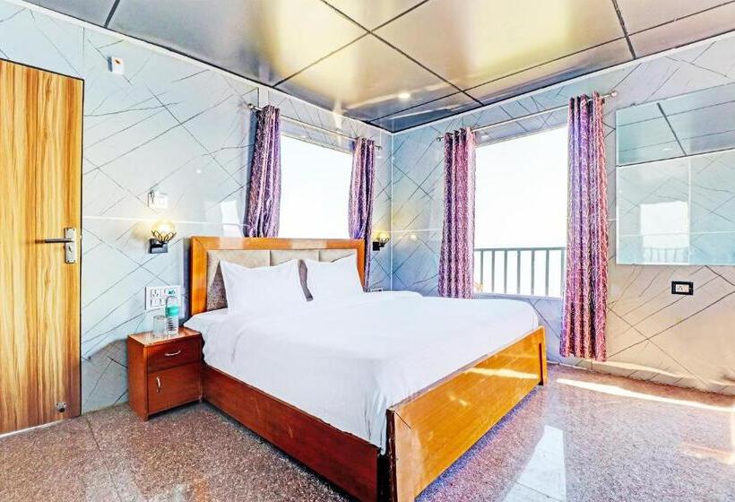 트리플 클래식 룸, Oyo Hotel Neilkanth