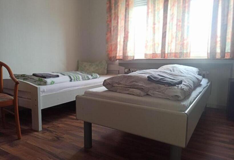 اتاق استاندارد سه نفره, Monteurzimmer   Waldbronn