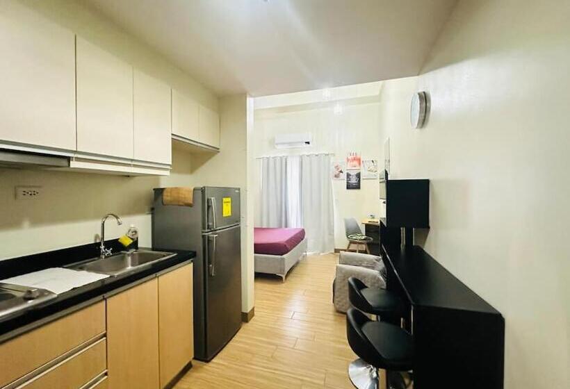 침실 1개 발코니 아파트, Condo With Balcony In Iloilo City