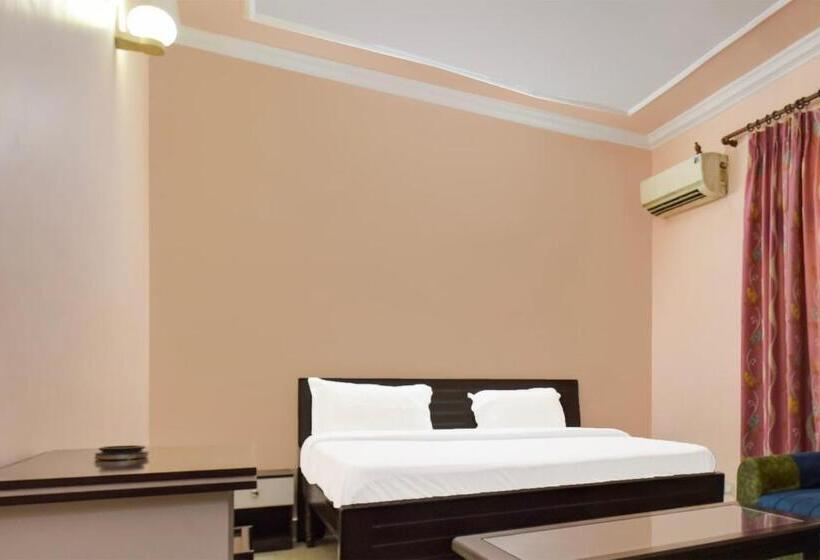 Номер Стандарт, Homewood Suites And Guest House