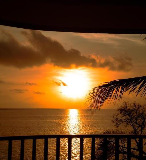 اتاق لوکس با چشم‌انداز دریا, Manta Sea View Himandhoo