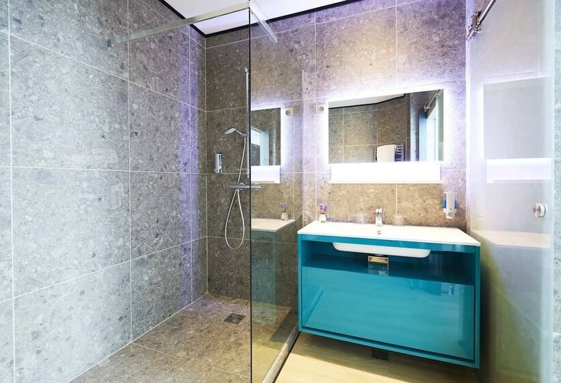 Люкс Deluxe 2 Спальни, Apparthotel La Girafe
