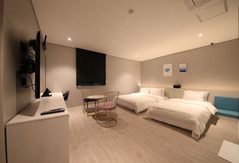 Номер Deluxe, Leesundeok
