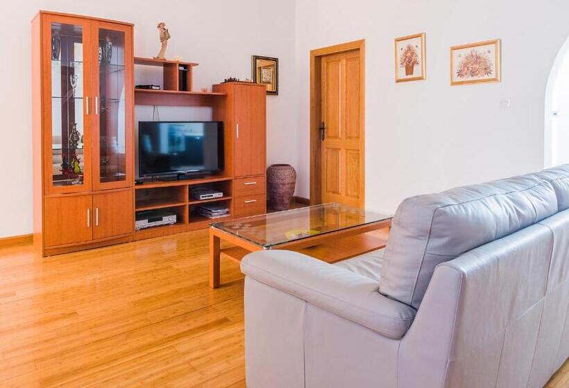 اتاق لوکس با بالکن, Marble Arch Home