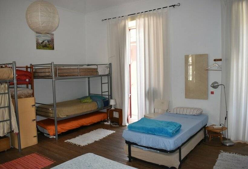 Кровать в Общей Комнате, Hostel Albergue La Casa Encantada