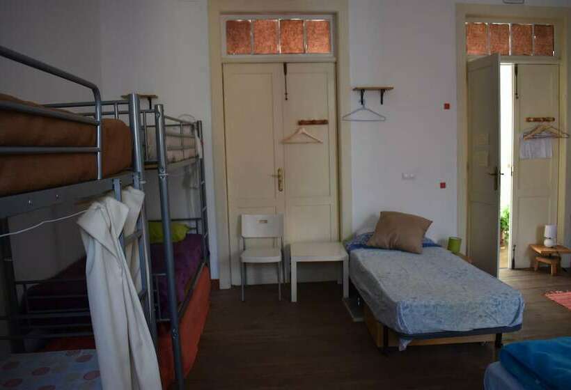 Кровать в Общей Комнате, Hostel Albergue La Casa Encantada