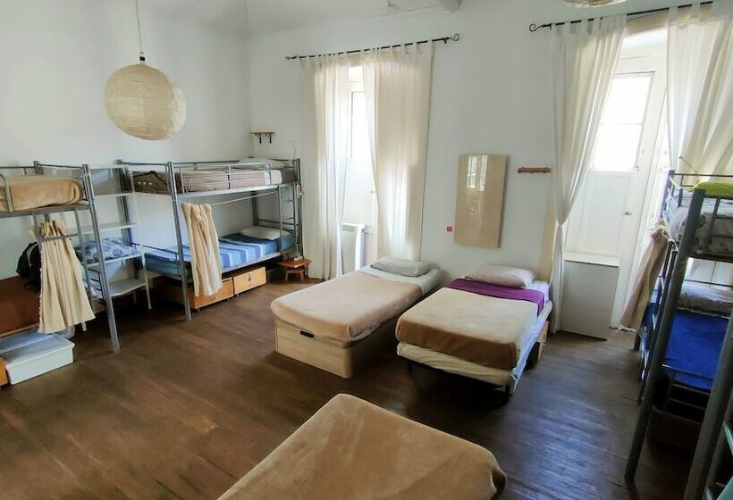 Кровать в Общей Комнате, Hostel Albergue La Casa Encantada