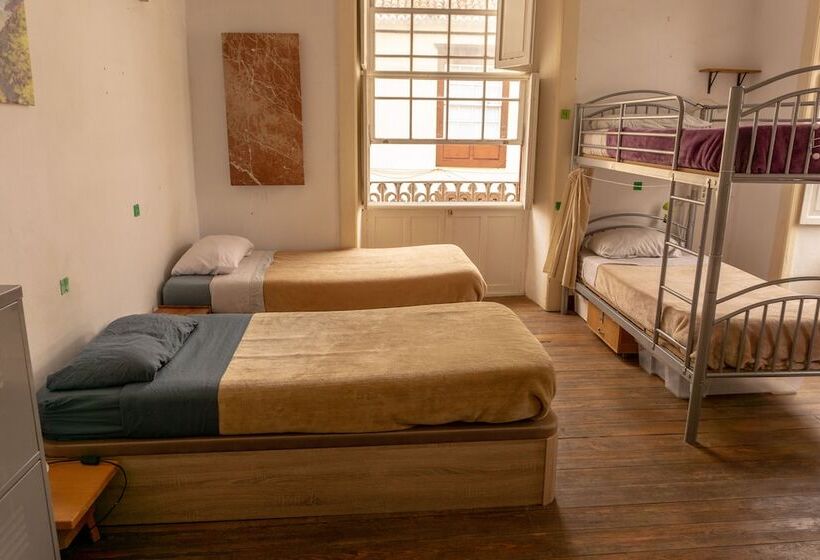 Кровать в Общей Комнате, Hostel Albergue La Casa Encantada