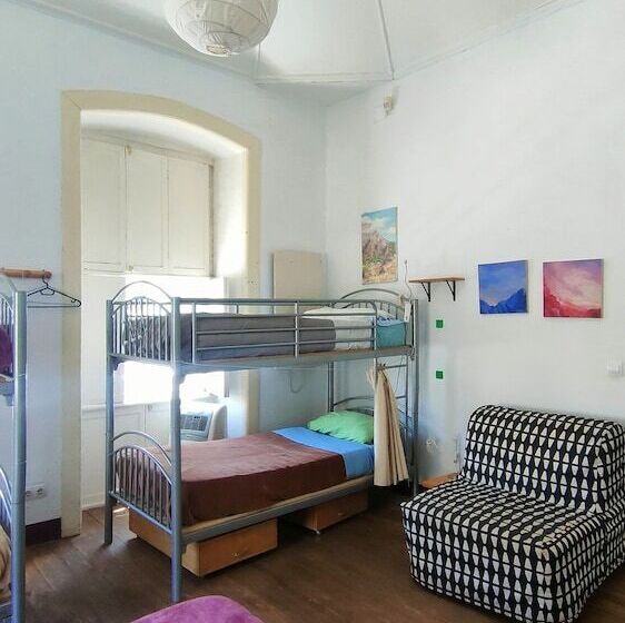 Кровать в Общей Комнате, Hostel Albergue La Casa Encantada