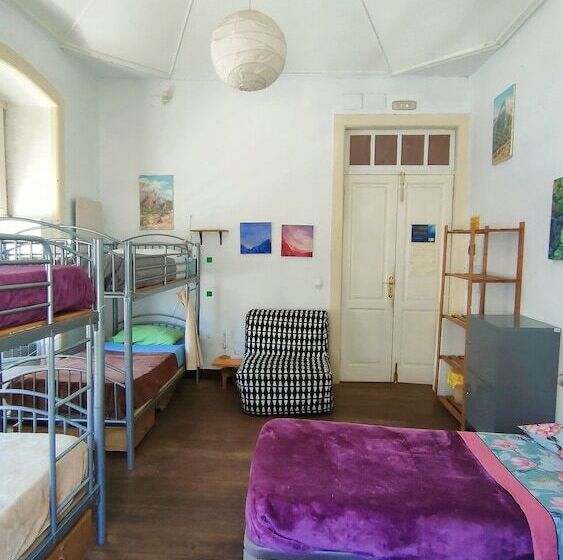 Кровать в Общей Комнате, Hostel Albergue La Casa Encantada
