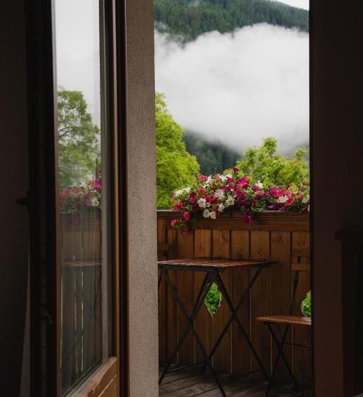 اتاق استاندارد سه تخته با بالکن, Chalet Campiglio Imperiale