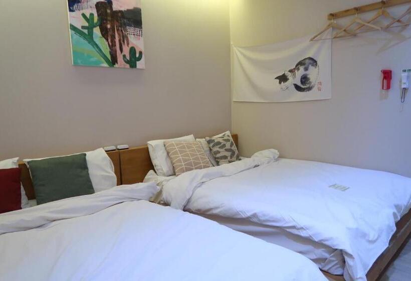 패밀리 룸, Andong Poonggyung Hostel N Library