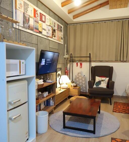 패밀리 스위트, Andong Poonggyung Hostel N Library