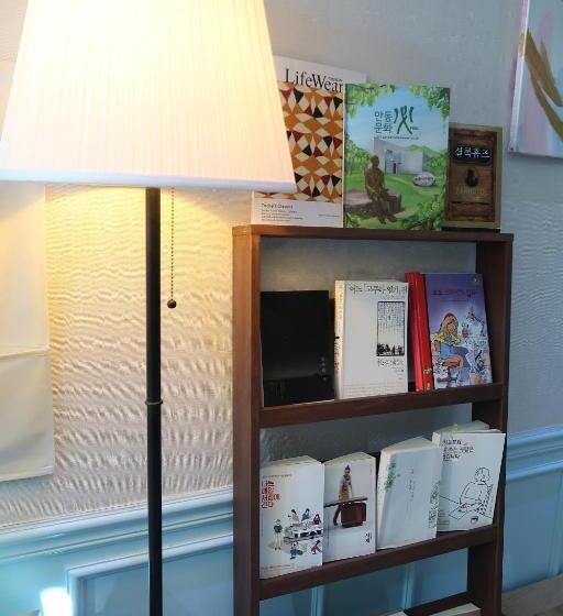 Семейный Номер, Andong Poonggyung Hostel N Library