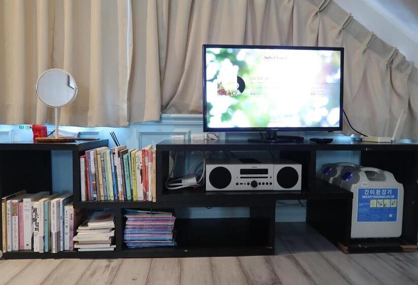 패밀리 룸, Andong Poonggyung Hostel N Library