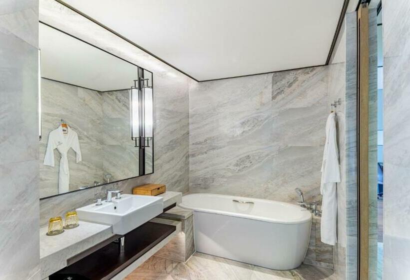 Номер Deluxe, Sheraton Grand Hangzhou Binjiang