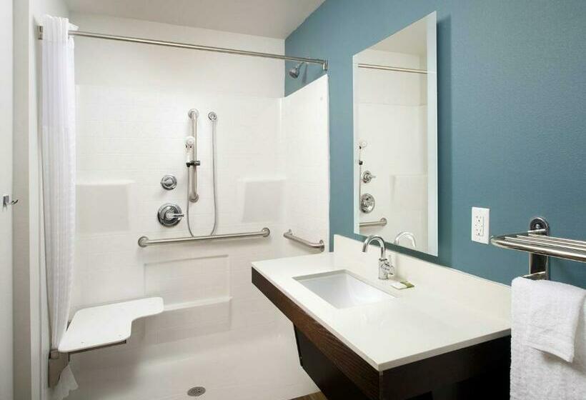חדר סטנדרט מותאם לאדם עם מוגבלויות, Woodspring Suites Fargo North Near Ndsu