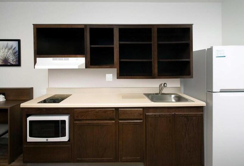 חדר סטנדרט מותאם לאדם עם מוגבלויות, Woodspring Suites Fargo North Near Ndsu