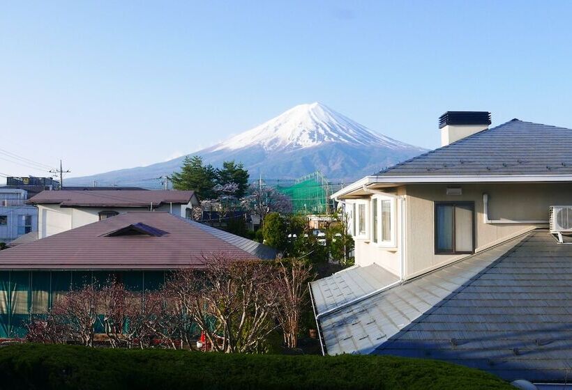 Кровать в Общей Комнате, K S House Fuji View   Travelers Hostel