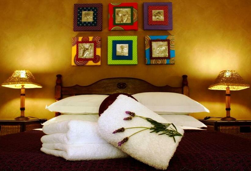 חדר משפחתי, Dias Guest House