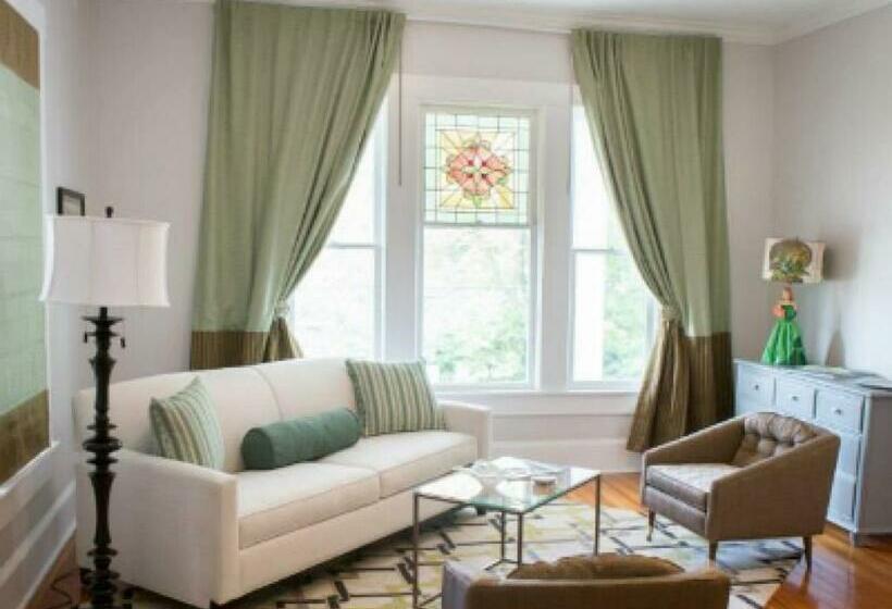 수피리어 스위트, Sparrow Grove Manor