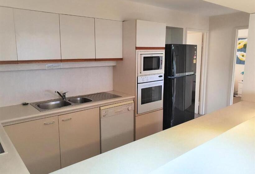 آپارتمان اقتصادی دو خوابه, Burleigh Esplanade Apartments
