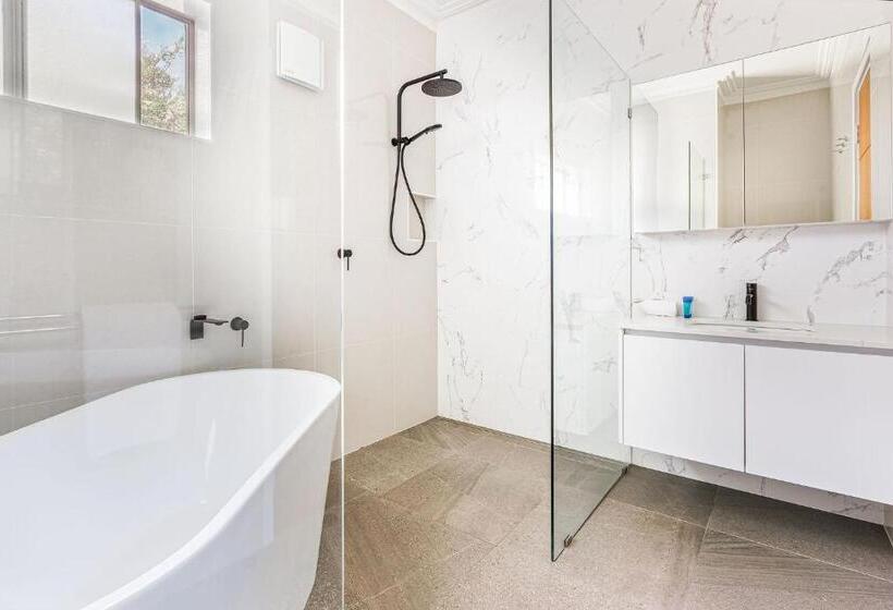 Апартаменты 2 Спальни, Canal Rocks Beachfront Apartments
