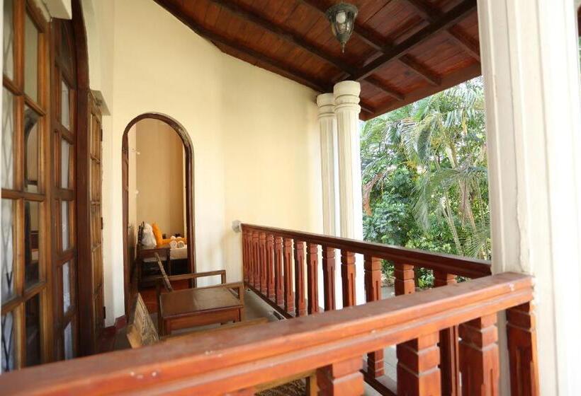 Deluxe Room with Balcony, Tree Breeze Inn